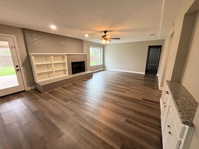 Building Photo - Completely Remodeled 4 bedroom Home