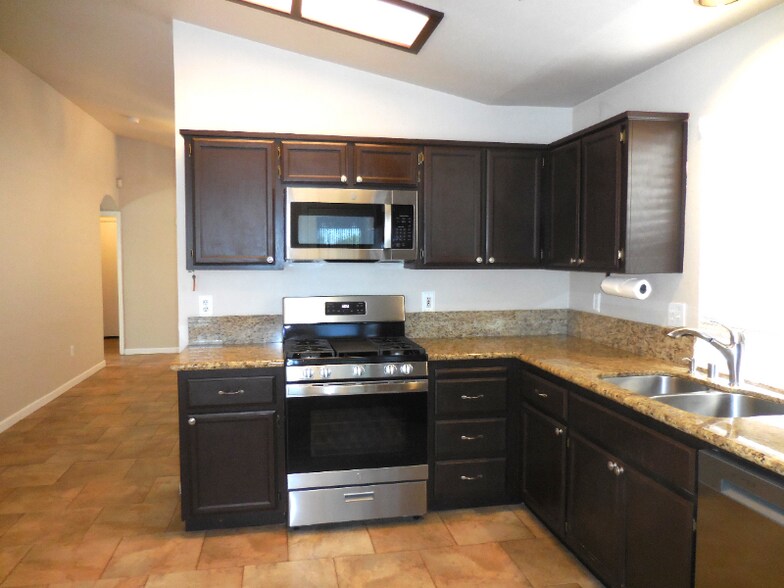 Building Photo - 368 Quail Dr