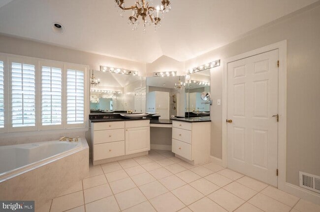 Building Photo - 119 E Jefferson St