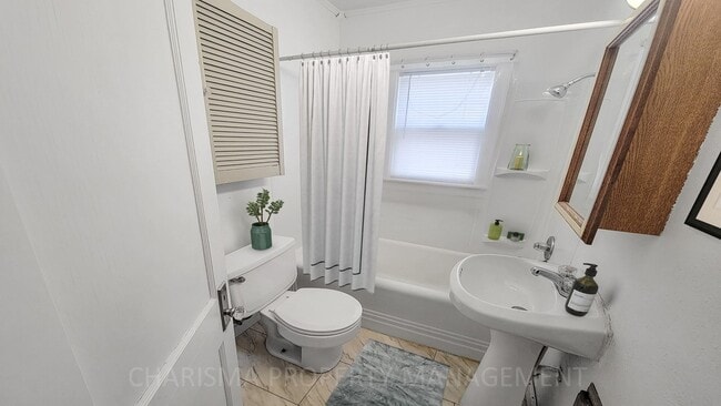 Building Photo - 700 S Hawthorne Ave