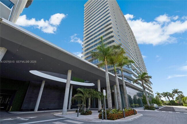 Building Photo - 1170 E Hallandale Beach Blvd