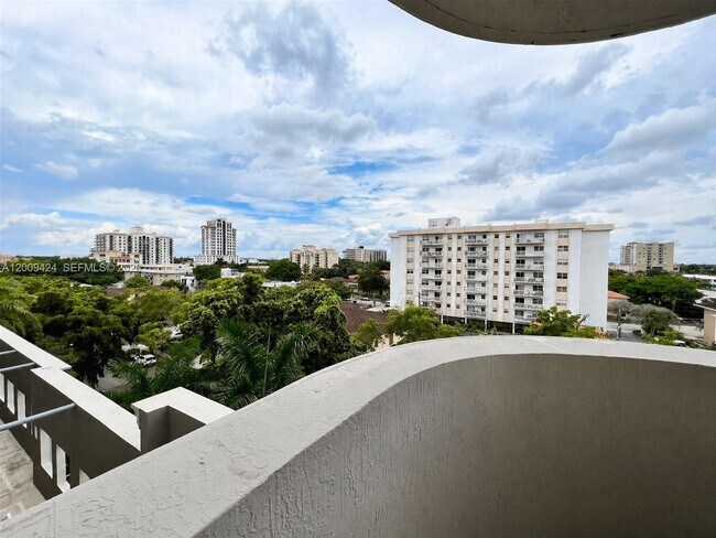 Building Photo - 50 Menores Ave