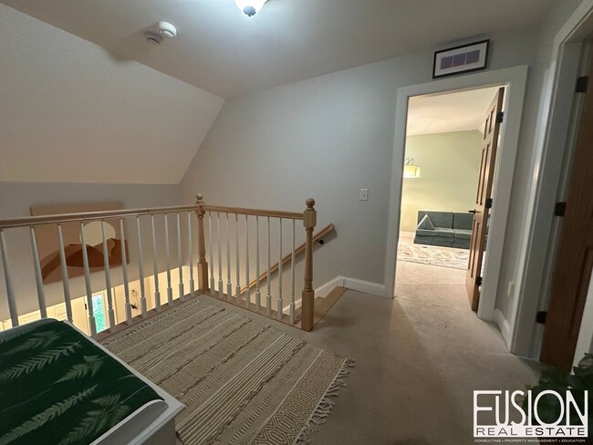 Building Photo - Beautiful, Spacious, Private Four Bedroom ...