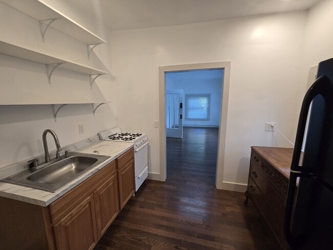 Building Photo - 3936 Mercier St