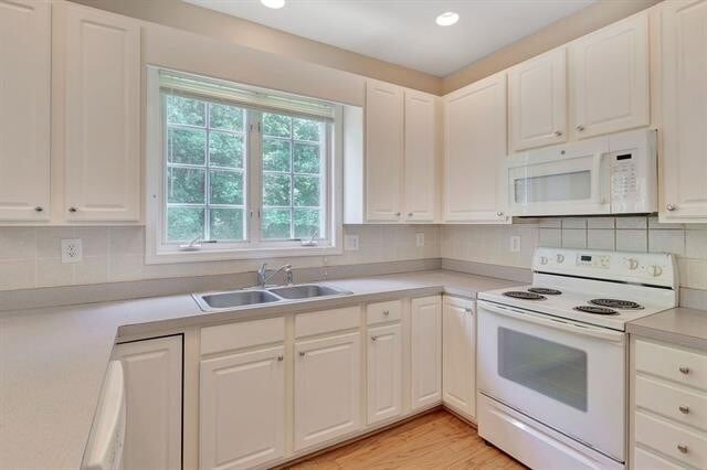 Building Photo - Bright Townhouse Available in Forest Lakes