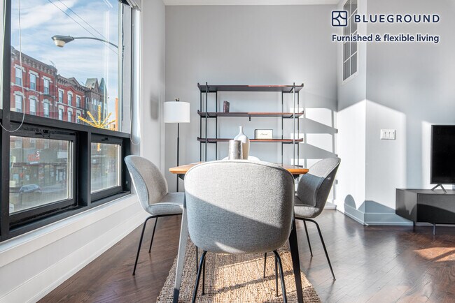 Building Photo - 1536 W Chicago Ave