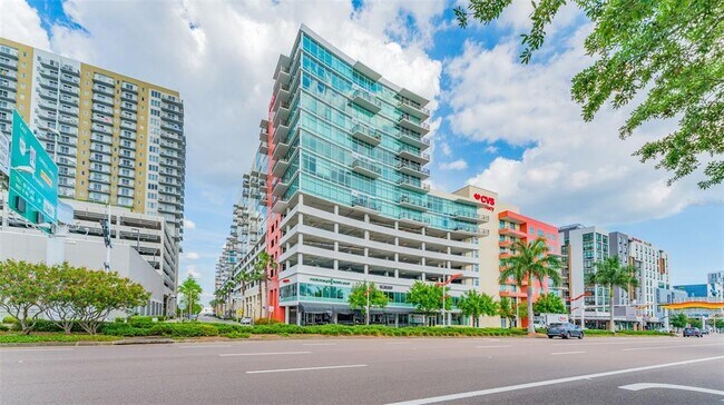 Building Photo - 1120 E Kennedy Blvd