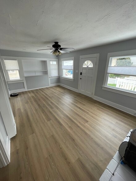 Living Room Angle 2 - 906 7th St