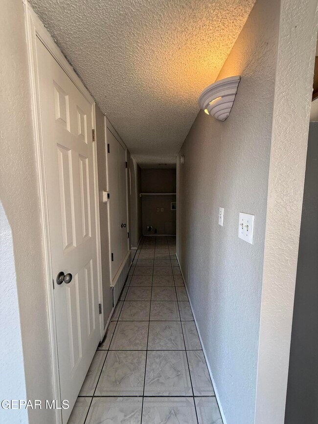 Building Photo - 11708 Sierra Azul Dr