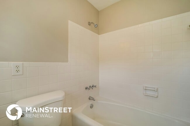 Building Photo - 402 Boxwood Dr