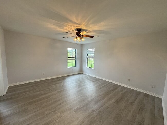 Building Photo - Beautiful home, newly updated near schools