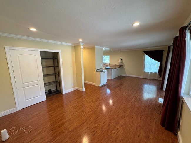 Building Photo - 642 Commons Dr
