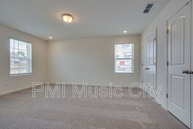 Building Photo - 5024 Sunflower Ln