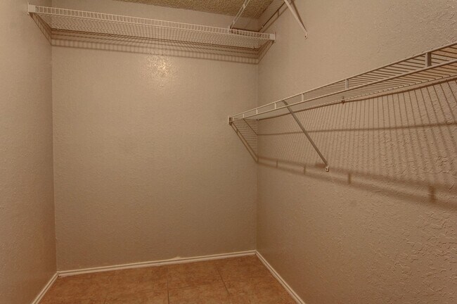 Building Photo - 7125 Laramie Ln