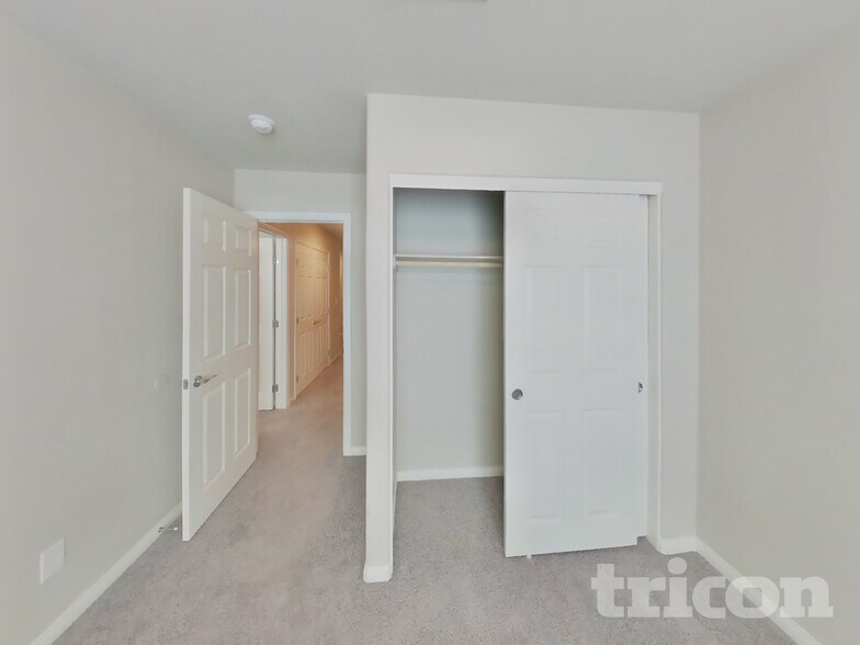 Building Photo - 7237 Halo Falls St