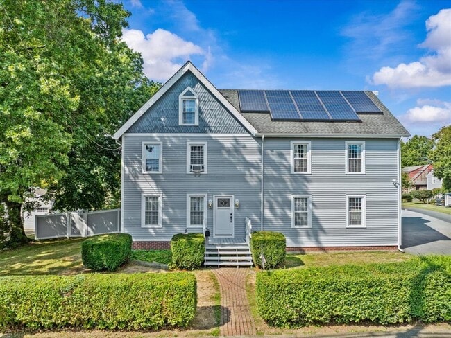 Building Photo - 217 Huntington Rd