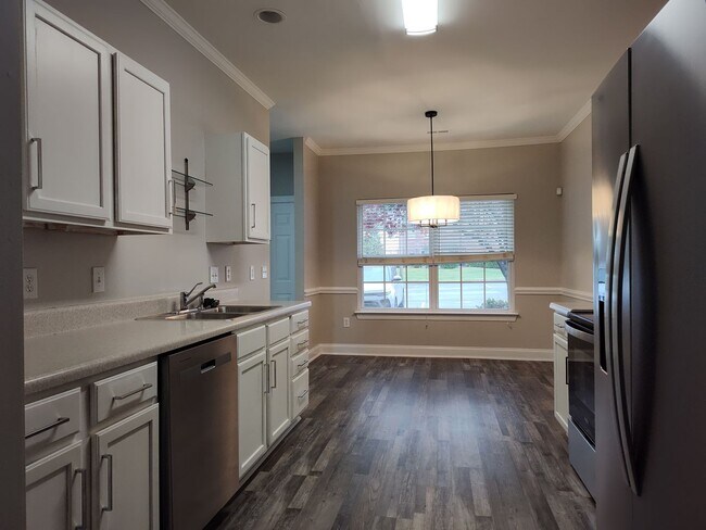 Building Photo - Move in ready Townhome in Morrison Place!