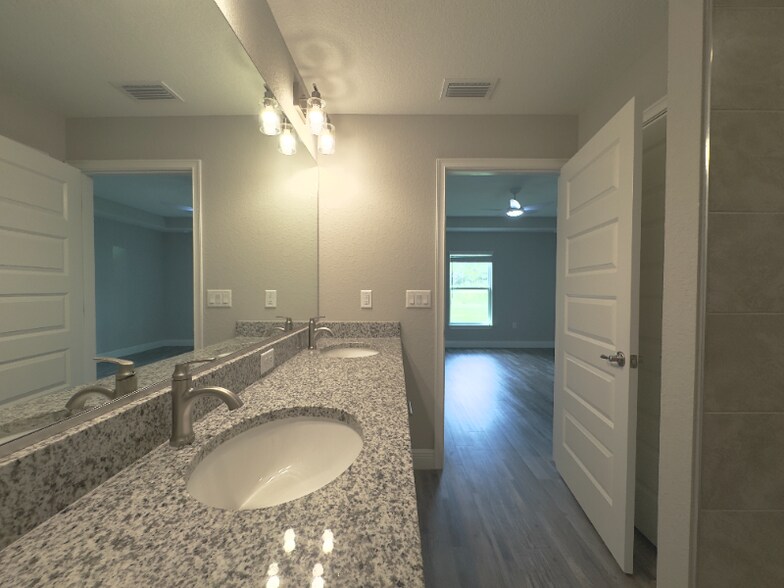 Building Photo - 6 Oak Pass Loop