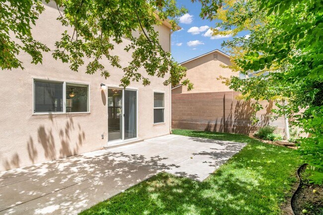 Building Photo - 12420 Mountainside Way NE