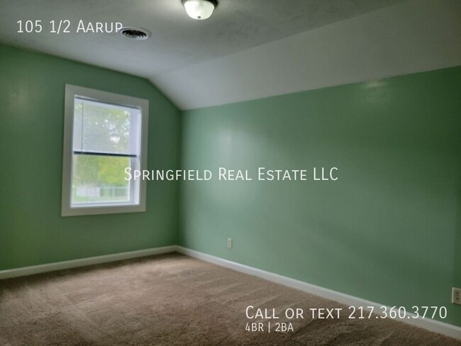 Building Photo - Spacious 4 Bed, 2 Bath Apartment with Mode...