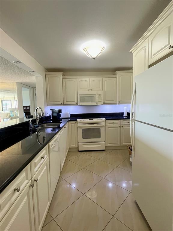 Building Photo - 7893 Sailboat Key Blvd S