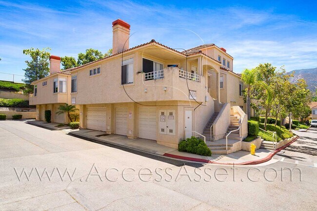 Primary Photo - Luxury 2 Bed/2 Bath Condo Home In The Desi...