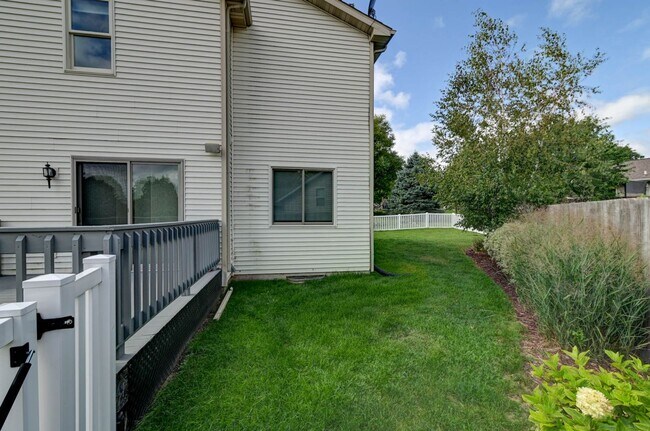 Building Photo - 1398 Prairie Rose Dr