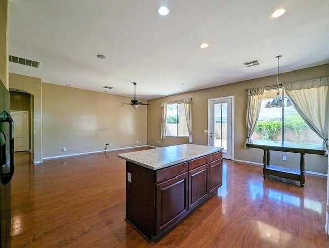 Building Photo - 3310 W Latona Rd