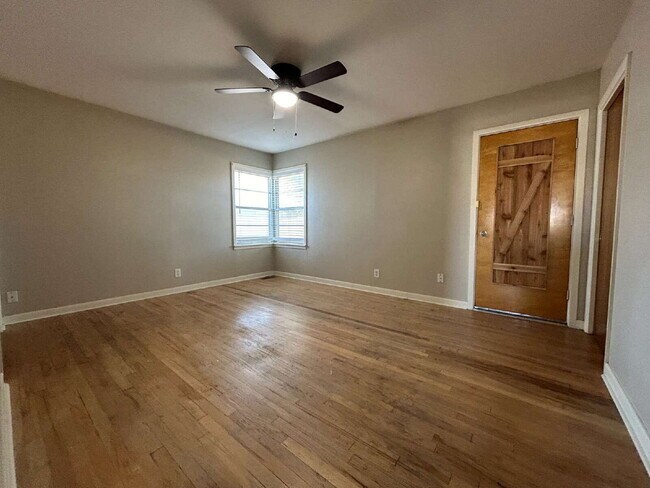 Building Photo - Beautiful Spacious 3/2 Home