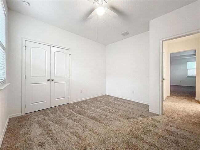 Building Photo - Spacious 5 Bedroom 4 Bathroom Home in Wind...