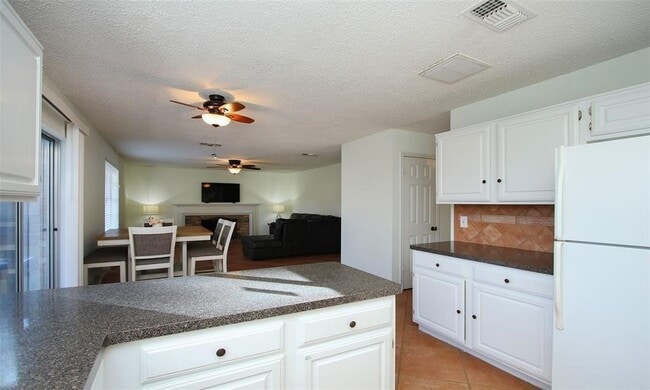 Building Photo - 11303 Golden Ray Dr