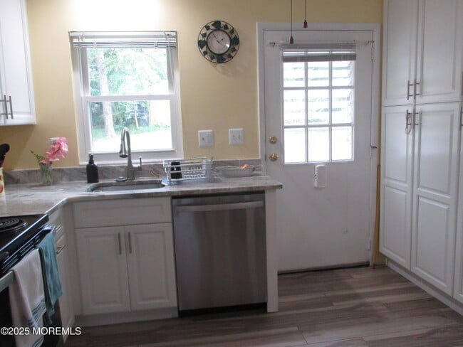 Building Photo - 496A Thornbury Ct