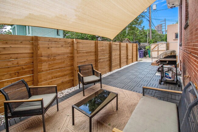 Building Photo - 832 26th St