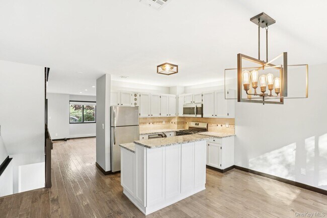 Building Photo - 6 Pheasant Walk