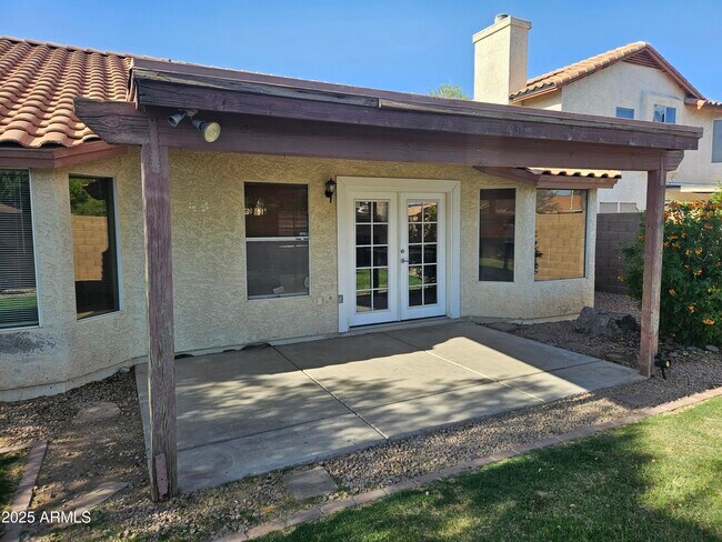 Building Photo - 1321 W Butler Dr