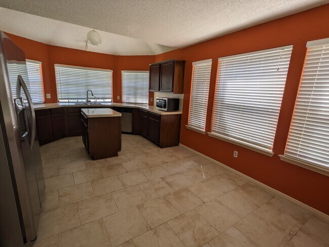 Building Photo - 4715 Sunshine Dr