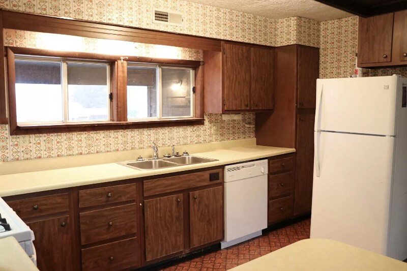 Building Photo - 425 N Hillsdale Dr