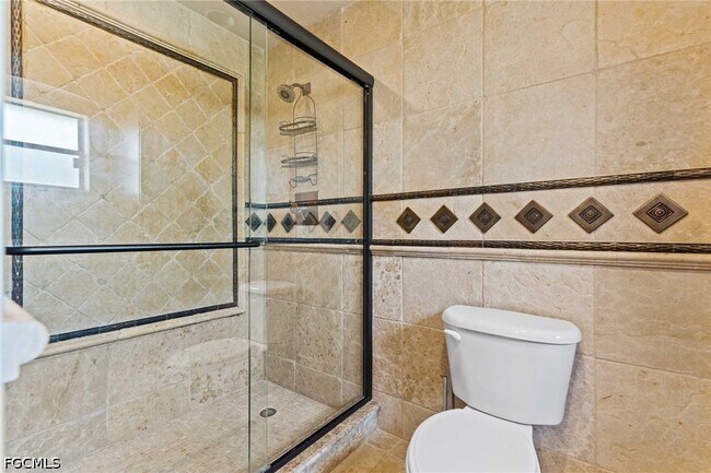 Building Photo - 252 Bayshore Dr