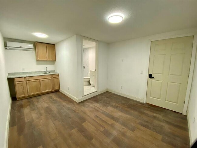 Building Photo - 14131 NW 3rd Ave