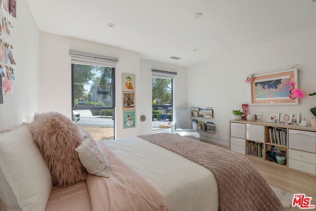 Building Photo - 5265 Dahlia Dr