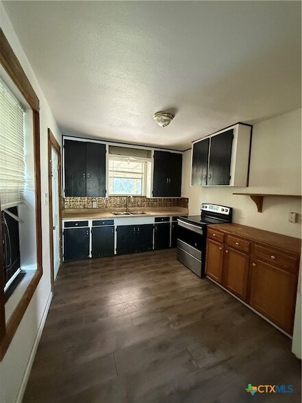 Building Photo - 504 S Brookman
