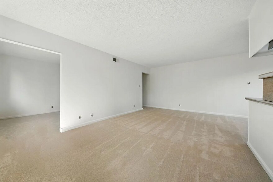 Building Photo - 1264 Bouret Dr