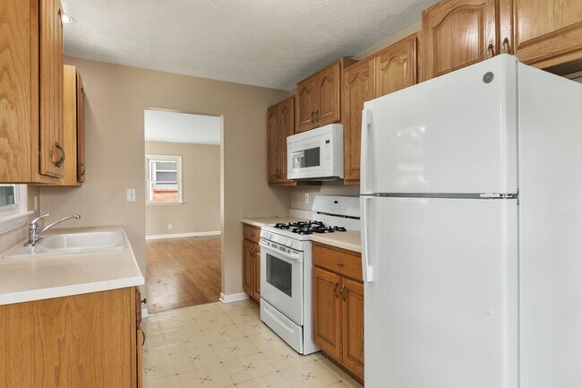 Building Photo - Lovely 3 bedroom home available soon!