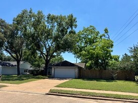 Building Photo - 9811 Charter Ridge Dr