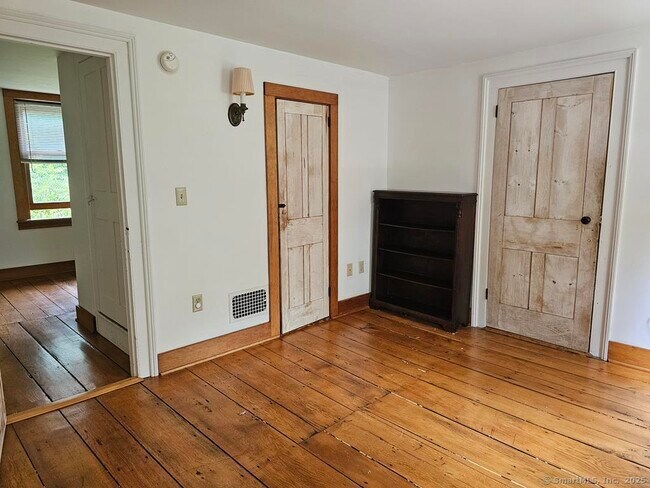 Building Photo - 33 Wildwood Ave