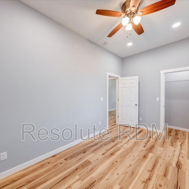 Building Photo - 804 N Locke St