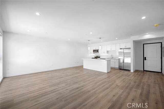 Building Photo - 10657 Moorpark St