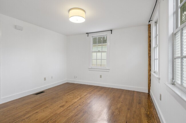 Building Photo - 624 Quinnipiac Ave