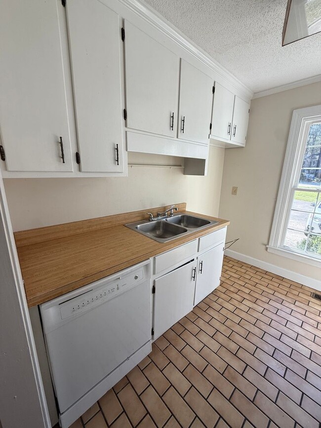 Building Photo - 3405 Gina Ct NW