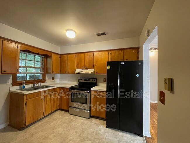 Building Photo - 9243 Atwood Ave